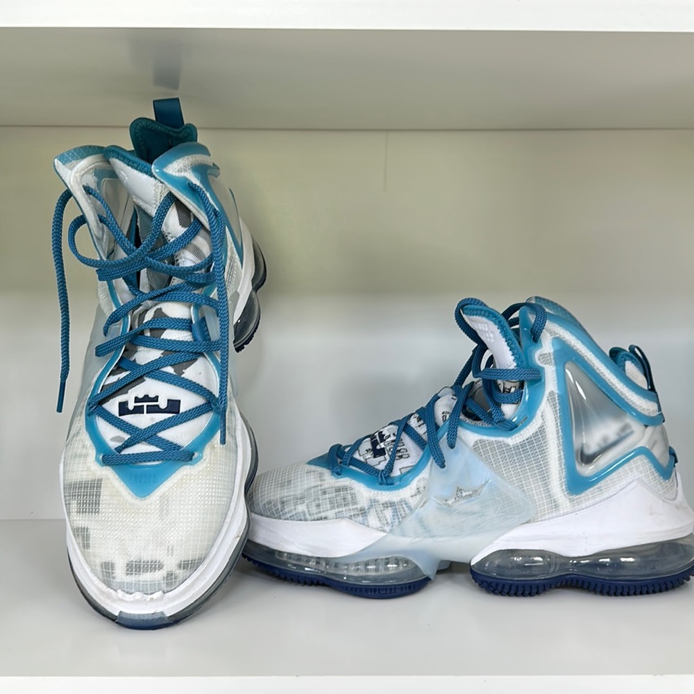 Lebrons, Nike, size 8.5, men, teen boys, white and blue, gently worn